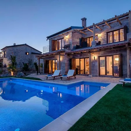 Crystal Hvar: Seaside Luxury With Infinity Pool * Hvar Town