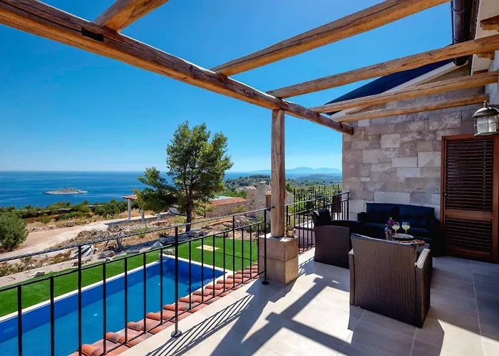 Crystal Hvar: Seaside Luxury With Infinity Pool Villa *